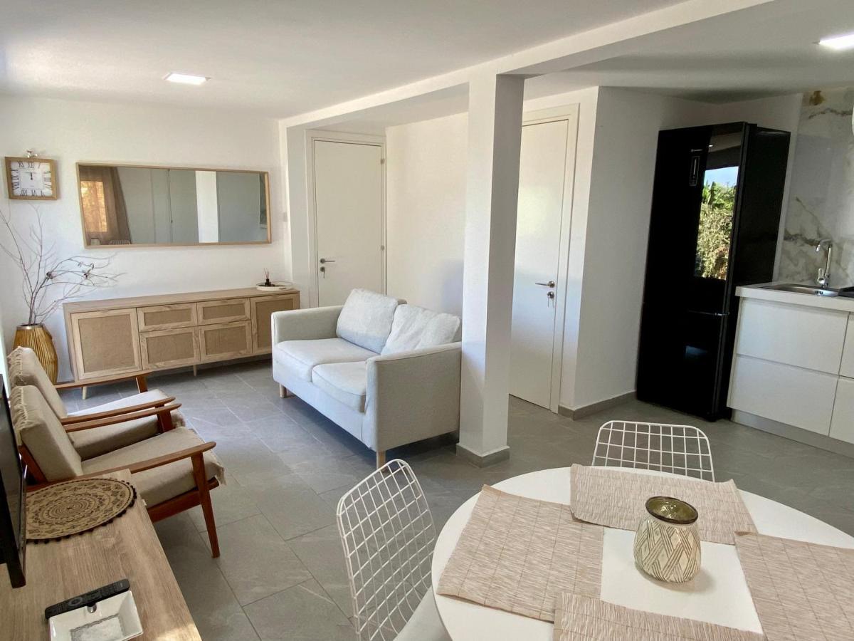Ammos Luxury Suits And Residences Peyia Exterior photo